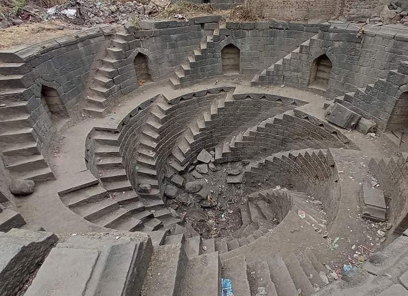 Helical Stepwell